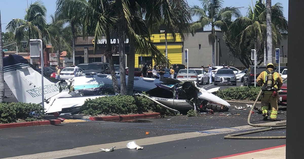 Five killed in plane crash in shopping complex parking lot ...